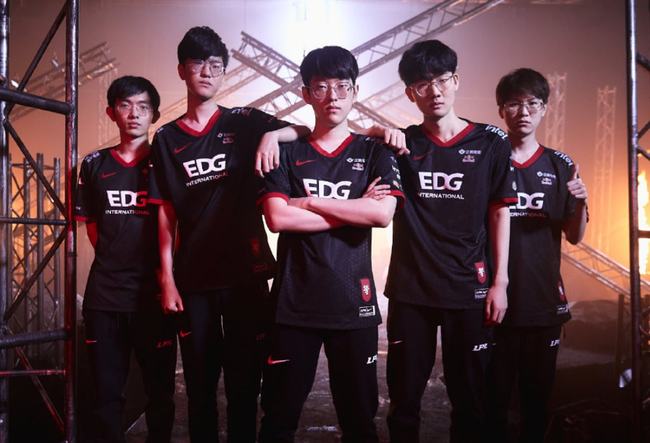 虽然赛场上 虽然赛场上