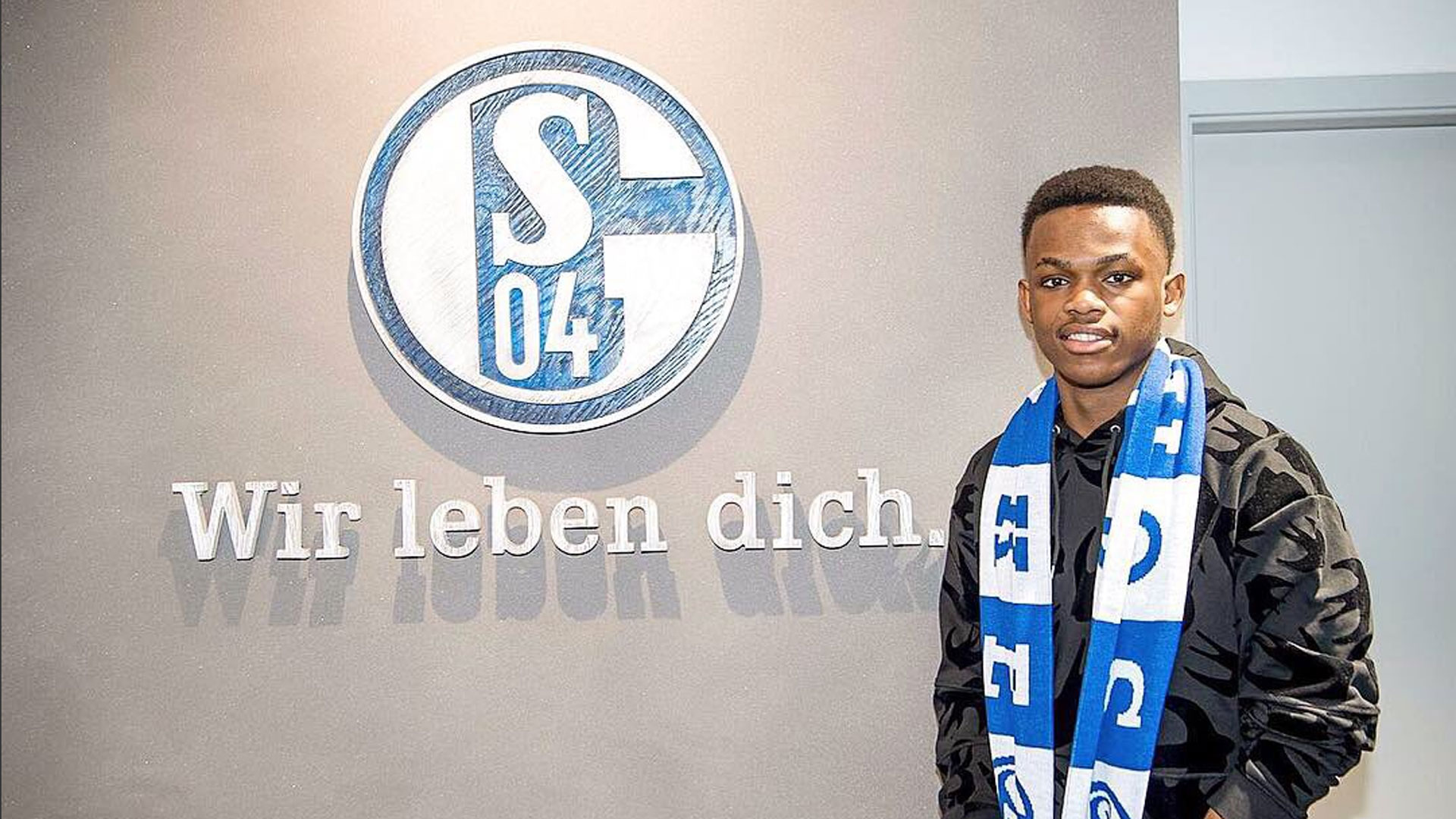 库里吸引包 库里吸引包